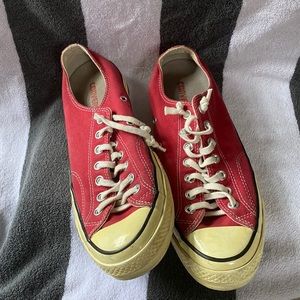 CONVERSE - ALL STAR CHUCK TAYLORS low top red 
sz M9 W11